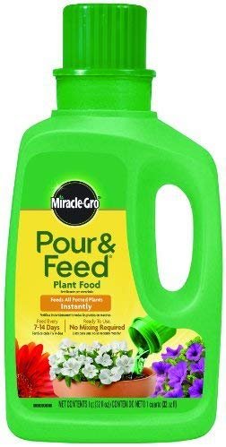 Miracle Gro 1006002 32 Oz Pour & Feed Liquid Plant Food 0.02-0.02-0.02